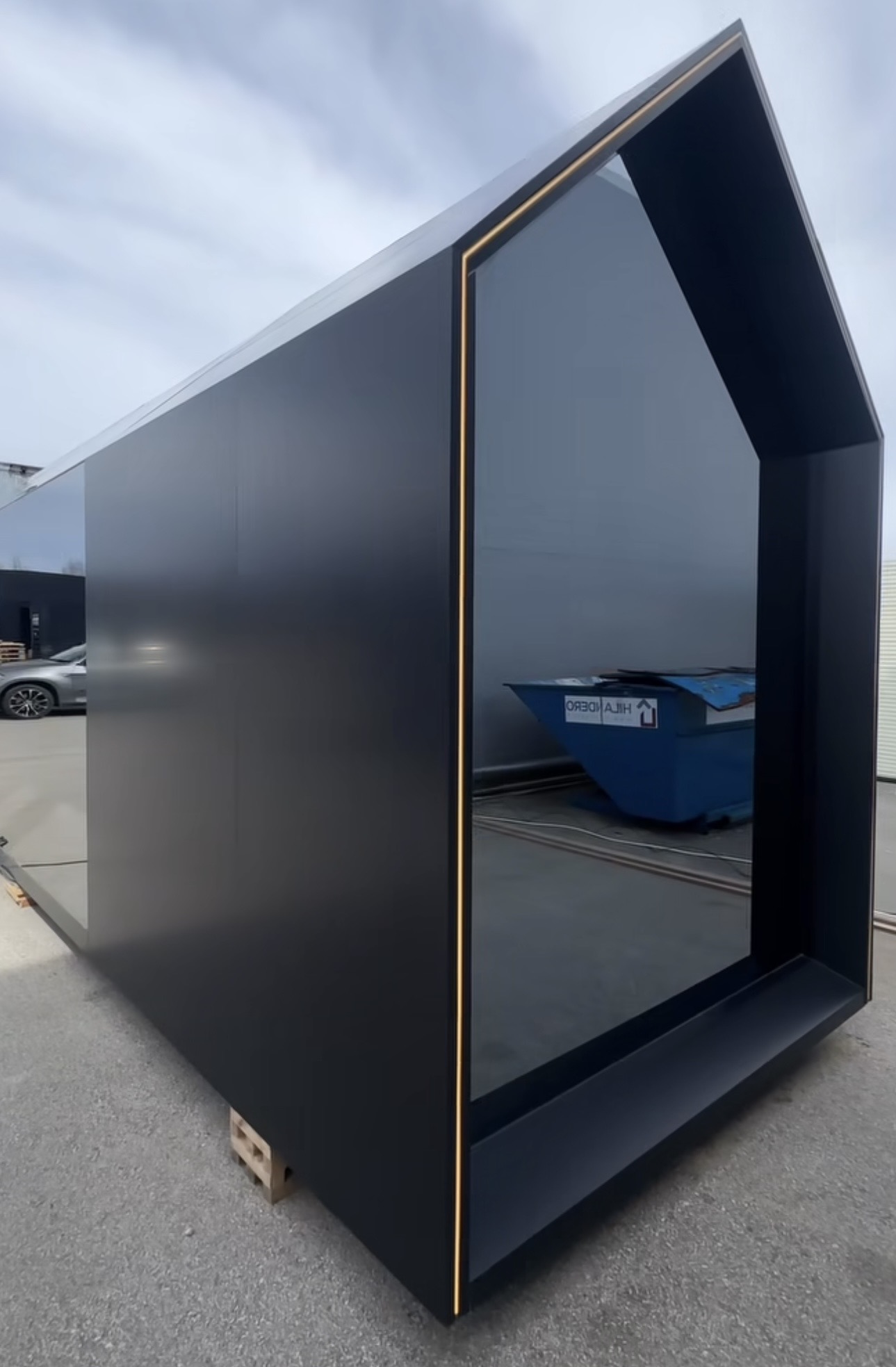 SAGA Flat mirror cabin front view factory